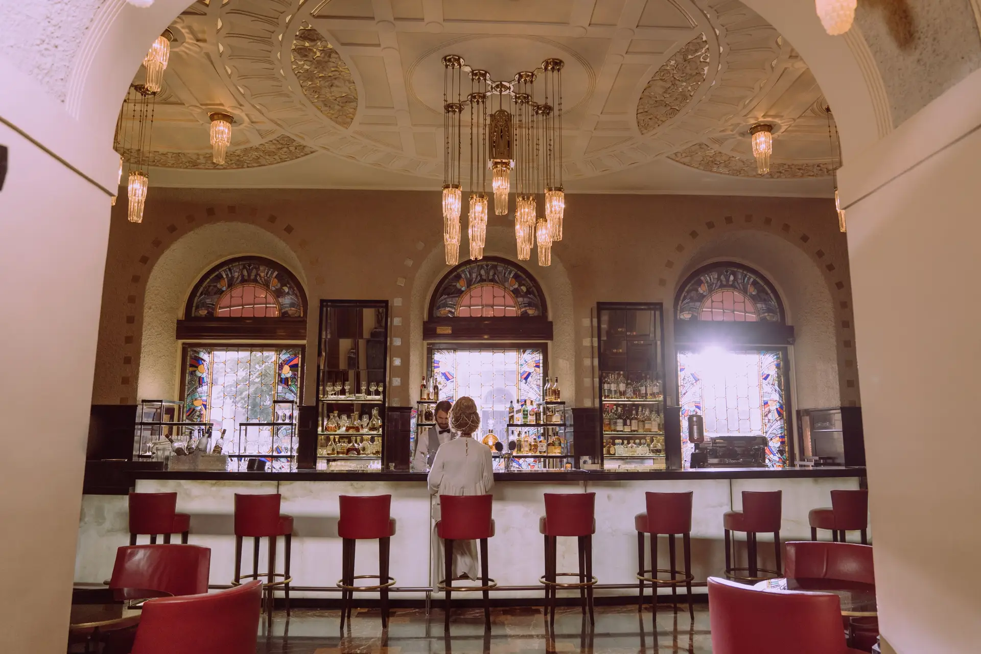 Restaurant & Bar